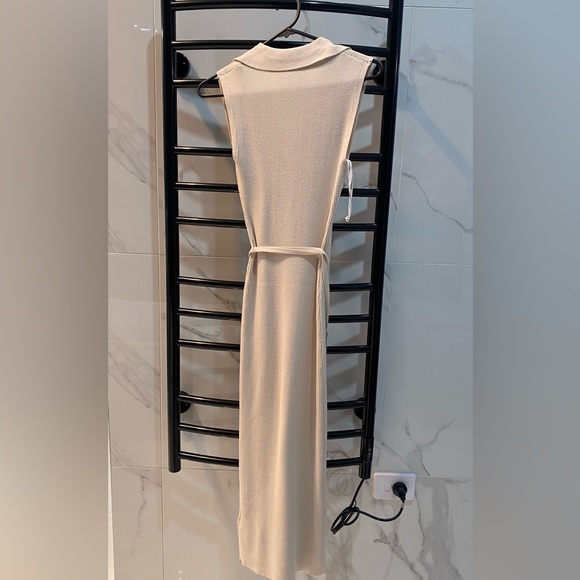 Forever new formal dress - Picture 2 of 3